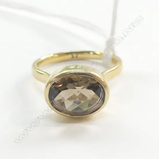 9CT  SMOKEY QUARTZ DRESS RING, 2.9grms SIZE L