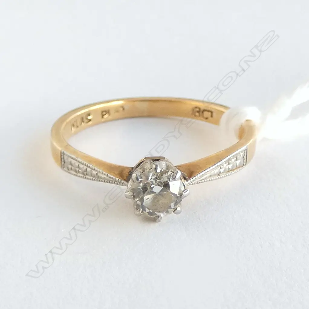 VINTAGE 18ct GOLD & PLATINUM SOLITAIRE DIAMOND RING 2.2gms SIZE K Image 1++