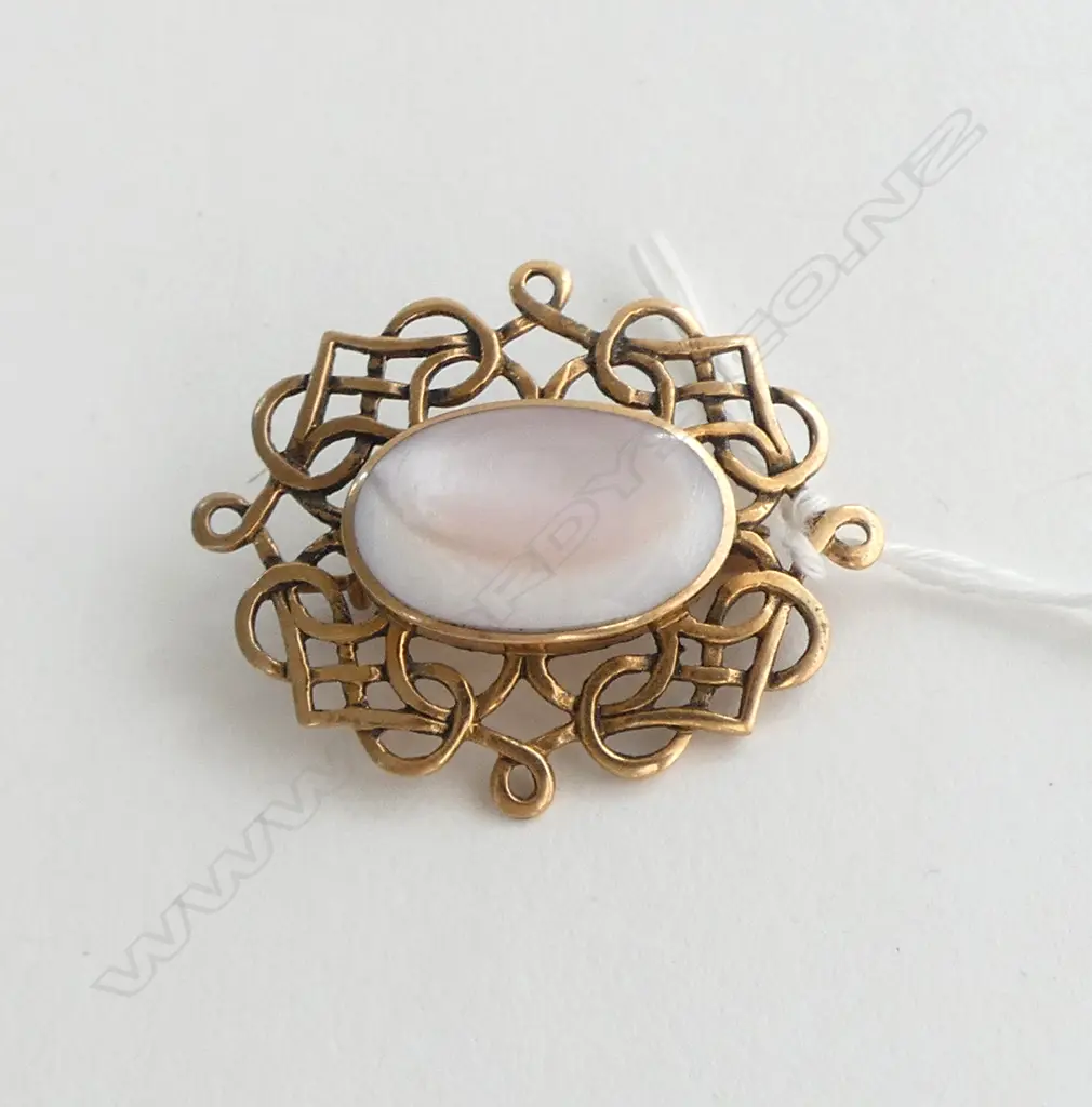 14CT MoP BROOCH (NO MARKS, NOT GOLD) NO VALUE Image 1++