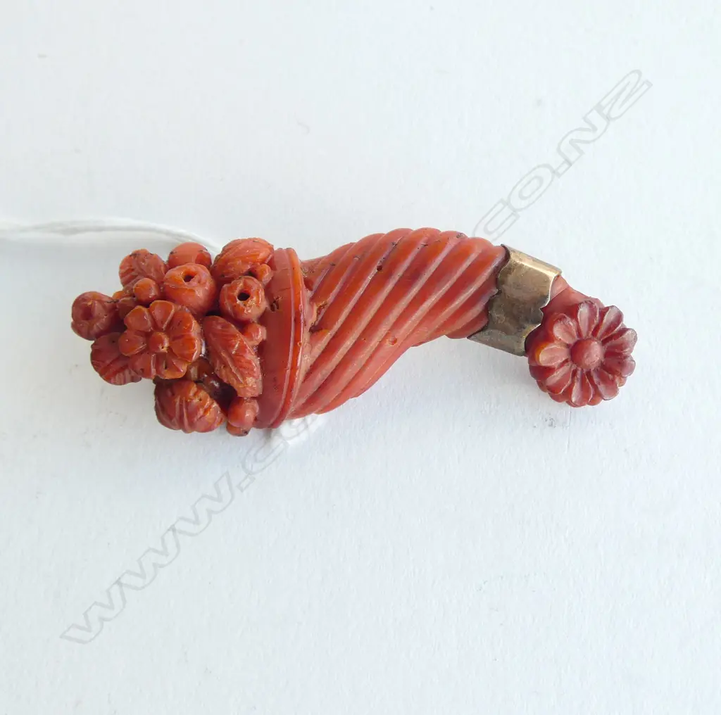 CORAL BROOCH (repaired) Image 1++