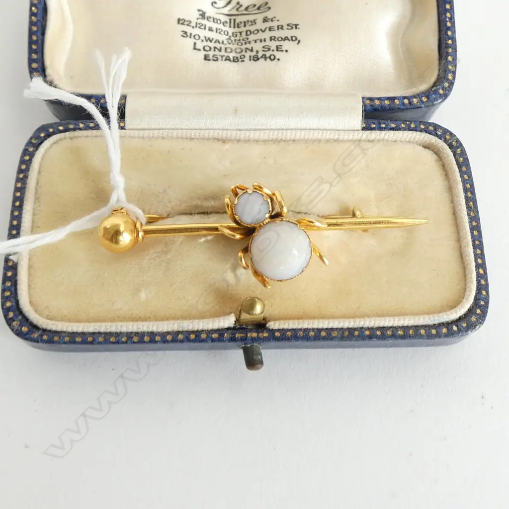 **RTV** ANTIQUE GILDED 9ct MILKY OPAL SPIDER form BAR BROOCH, 3.7gm FAULTS TO TOP STONE Image 1++
