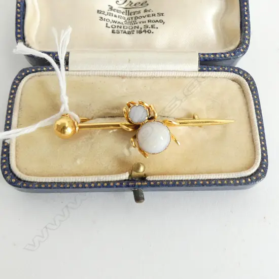 **RTV** ANTIQUE GILDED 9ct MILKY OPAL SPIDER form BAR BROOCH, 3.7gm FAULTS TO TOP STONE