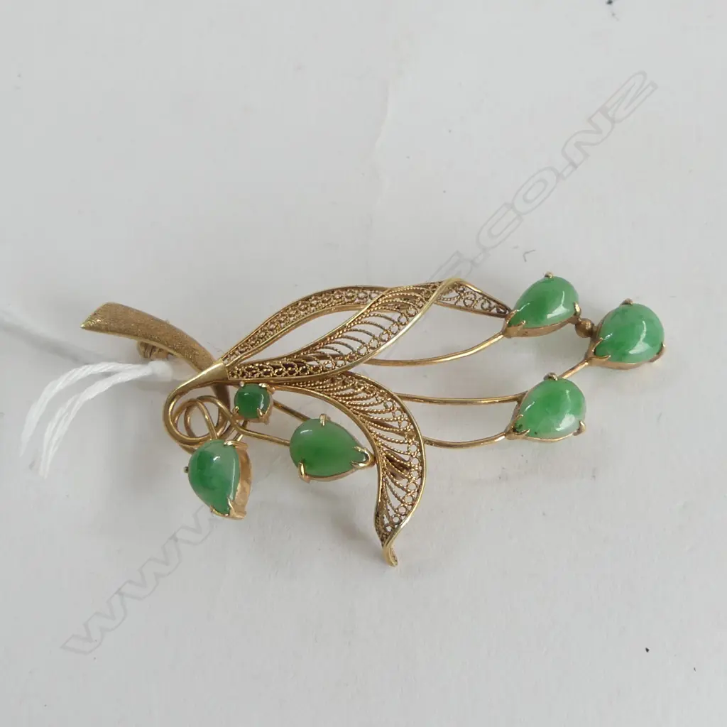 14ct JADE BROOCH, 7.6grms Image 1++