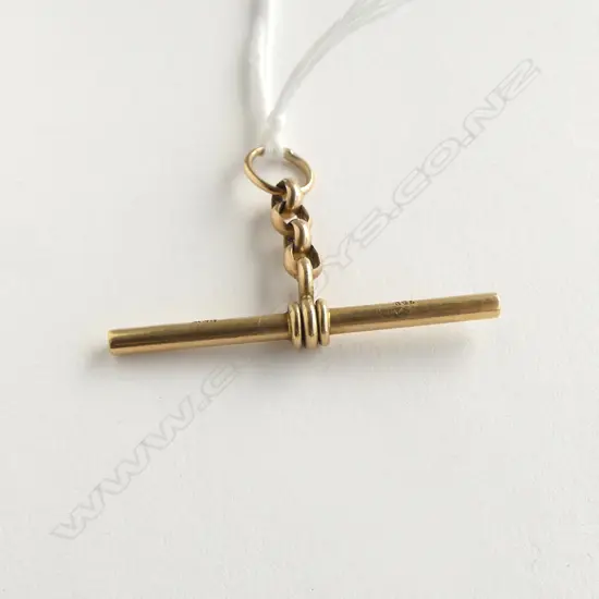 18CT GOLD T-BAR AND PORTION OF CHAIN 5gm