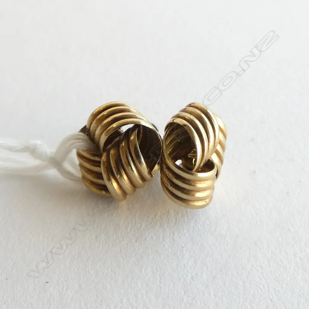 PR 9ct 4 RIBBED KNOT FORM EARRINGS 1 butterfly not gold 1.12gms Image 1++