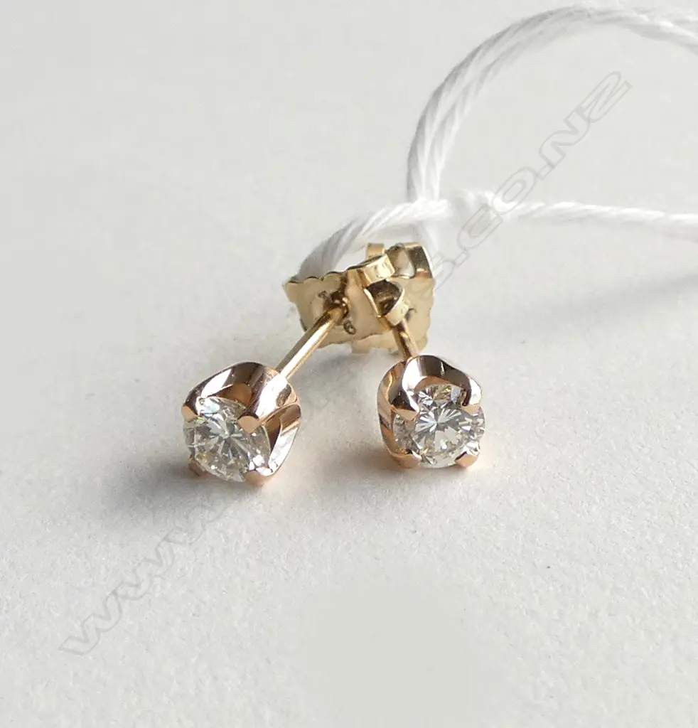 PR 9ct GOLD DIAMOND STUD EARRINGS APPROX TDW. 0.40ct graded H/I Colour VS clarity (These have been checked by an expert) Image 1++