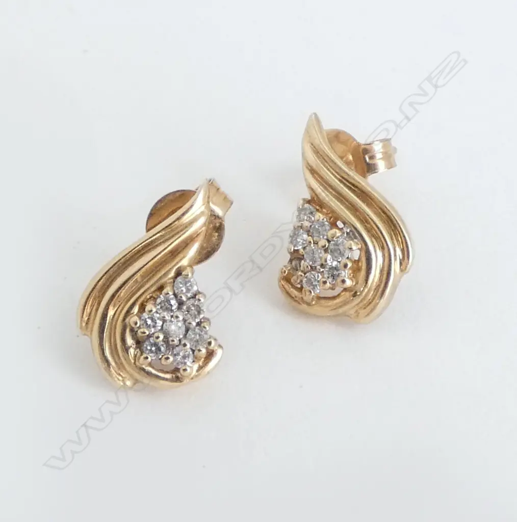 **RTV** PR 10ct DIAMOND EAR STUDS D=0.14ct 1.3gm (one diamond missing) Image 1++