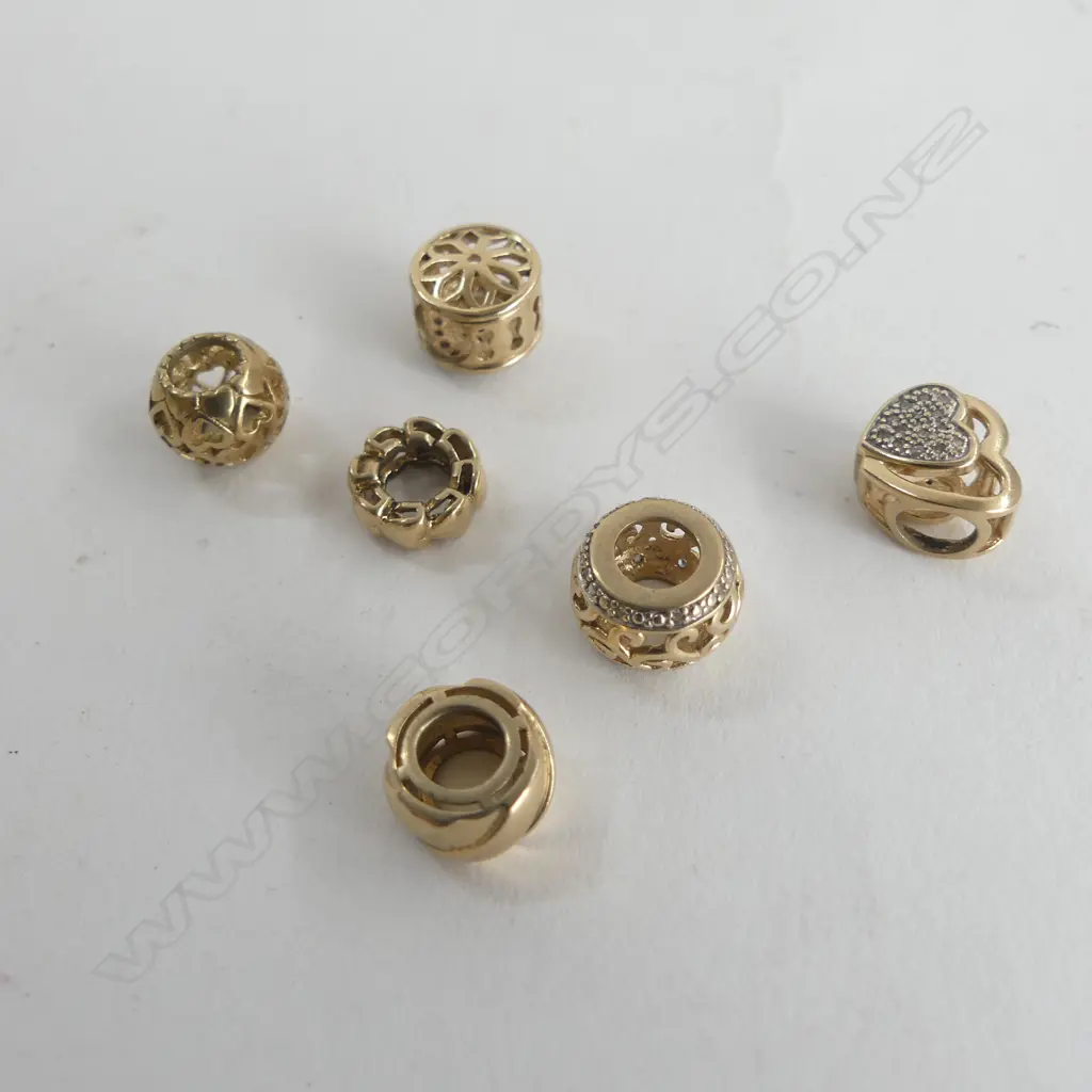 6 VARIOUS 9ct & 10ct GOLD PANDORA TYPE BRACELET CHARMS 7.6gms Image 1++