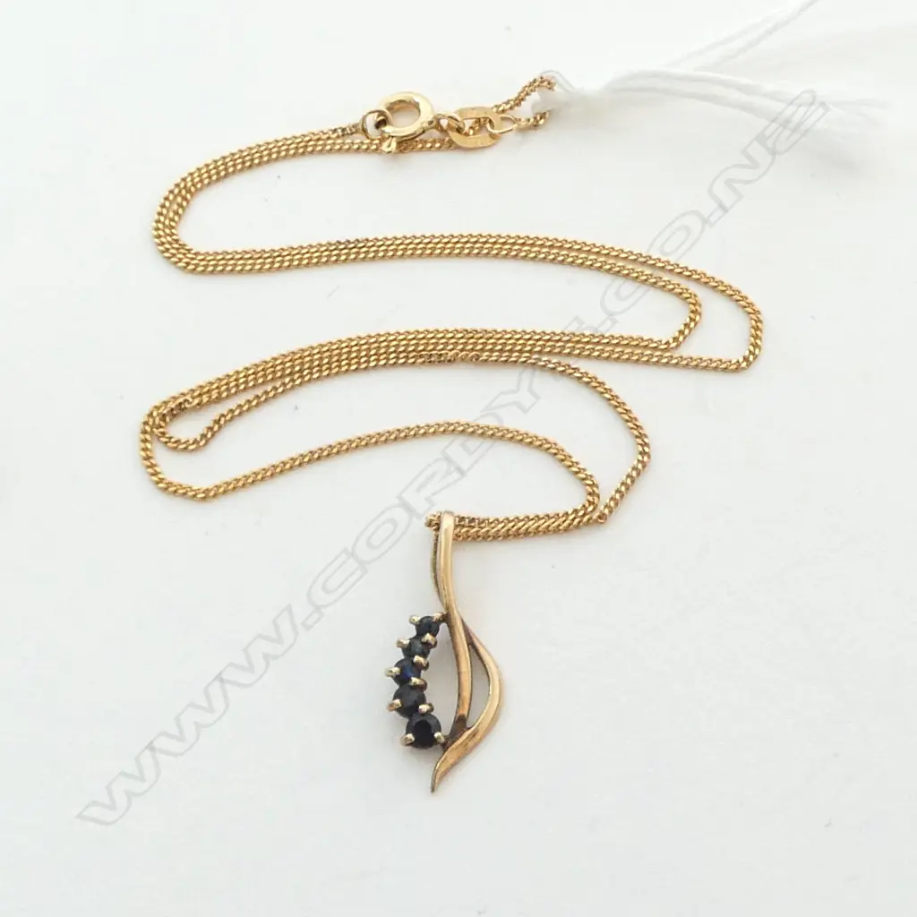 9ct GOLD & SAPPHIRE PENDANT on 9ct GOLD CHAIN 2.13gms Image 1++