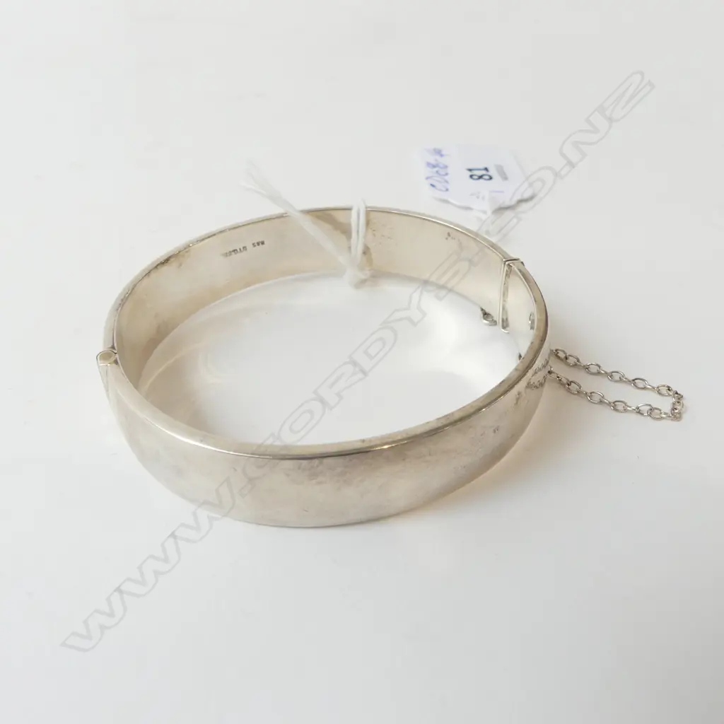 PLAIN SILVER HALF HINGED BANGLE tidy example Image 1++