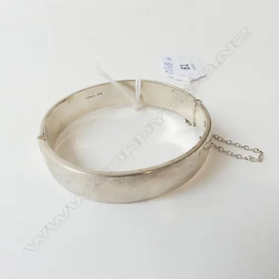 PLAIN SILVER HALF HINGED BANGLE tidy example