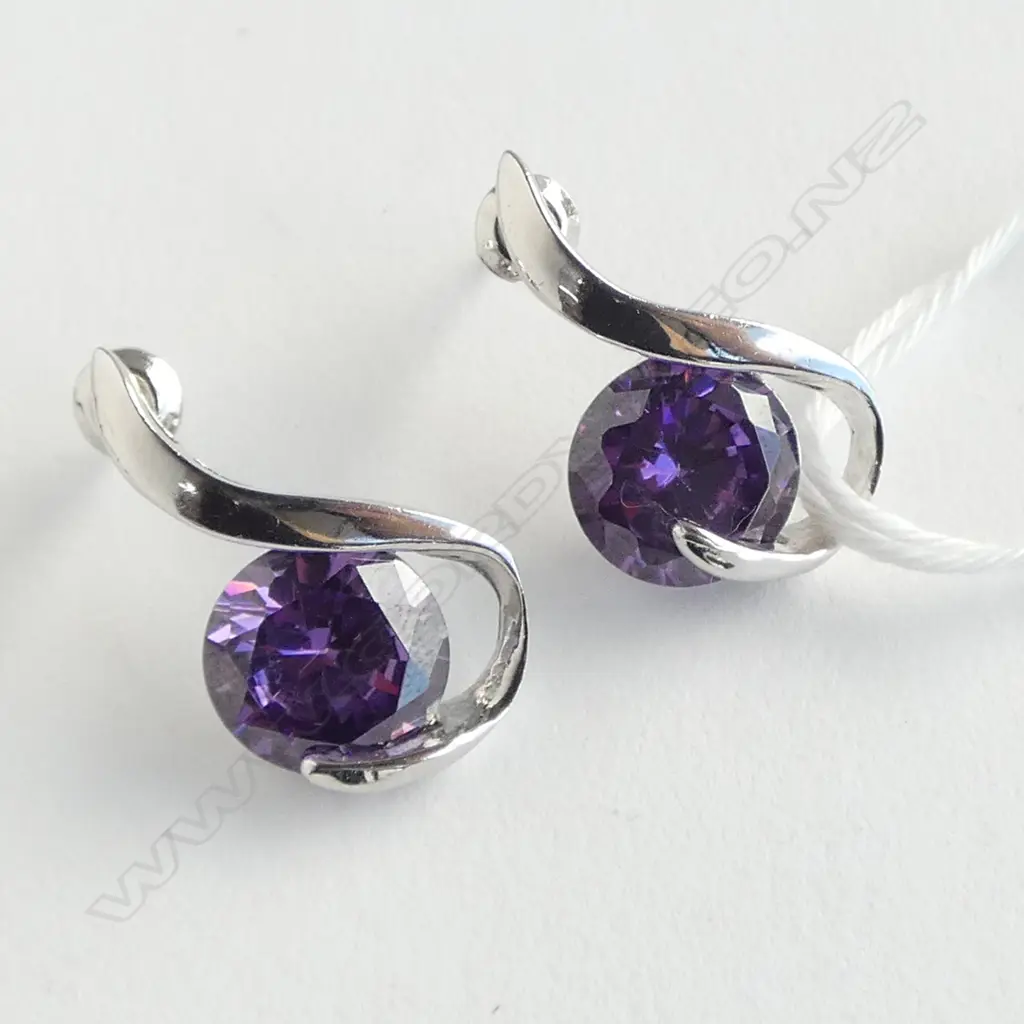 PAIR COSTUME PURPLE STONE EARRINGS Image 1++