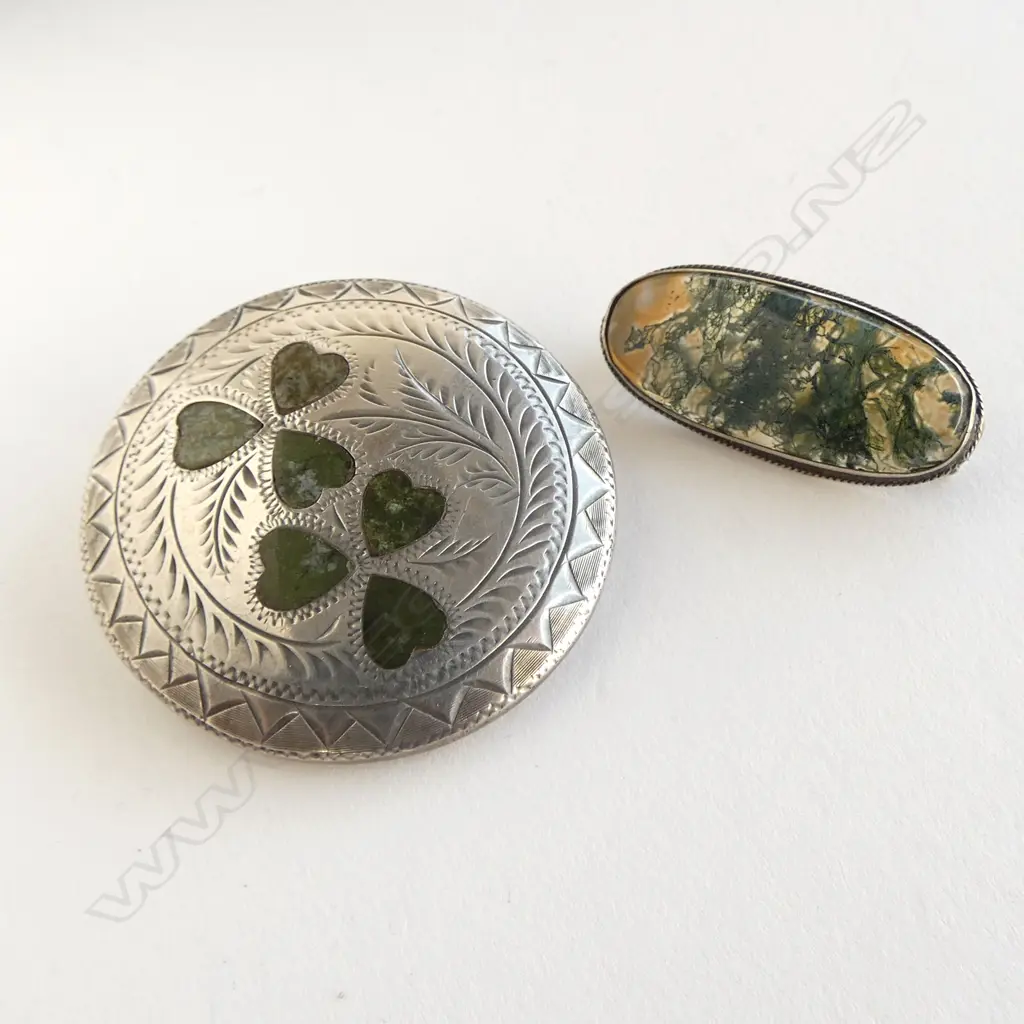 2 VINTAGE SILVER BROOCHES. 1 X LGE set w agate stones clover & engraved + moss agate Image 1++