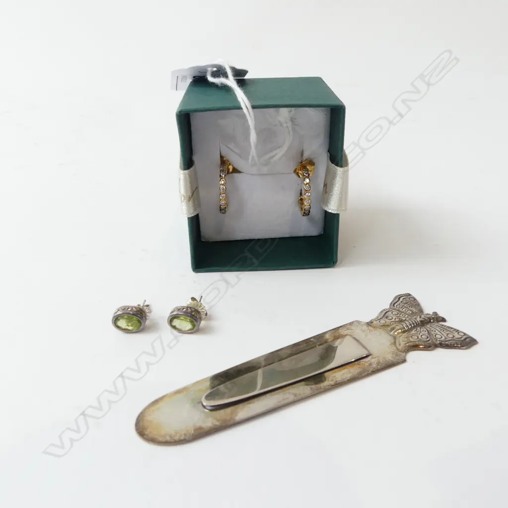 S/SILVER BILL CLIP 8G & 2 PRS S/SILVER EARINGS  Image 1++