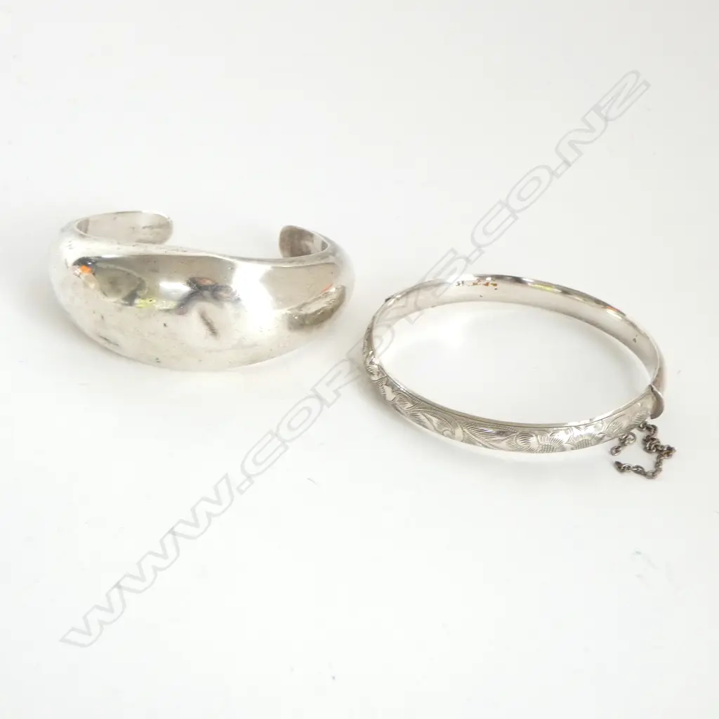 2 SILVER BANGLES: 1 HINGED THE OTHER AS A PUFF CUFF. Minor dents Image 1++