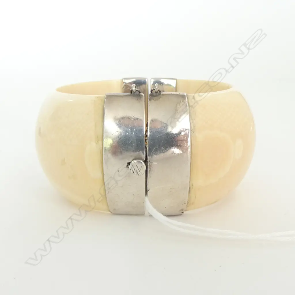 VINTAGE SILVER MOUNTED IVORY BRACELET, 550mm internal measurement Image 1++