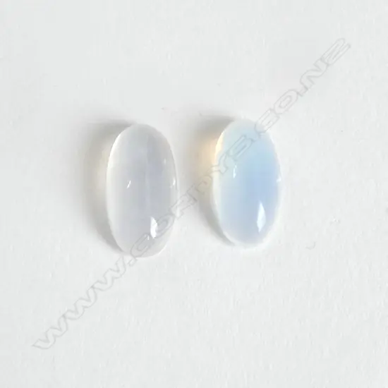 PR MOONSTONE CABACHONS, 8.6cts