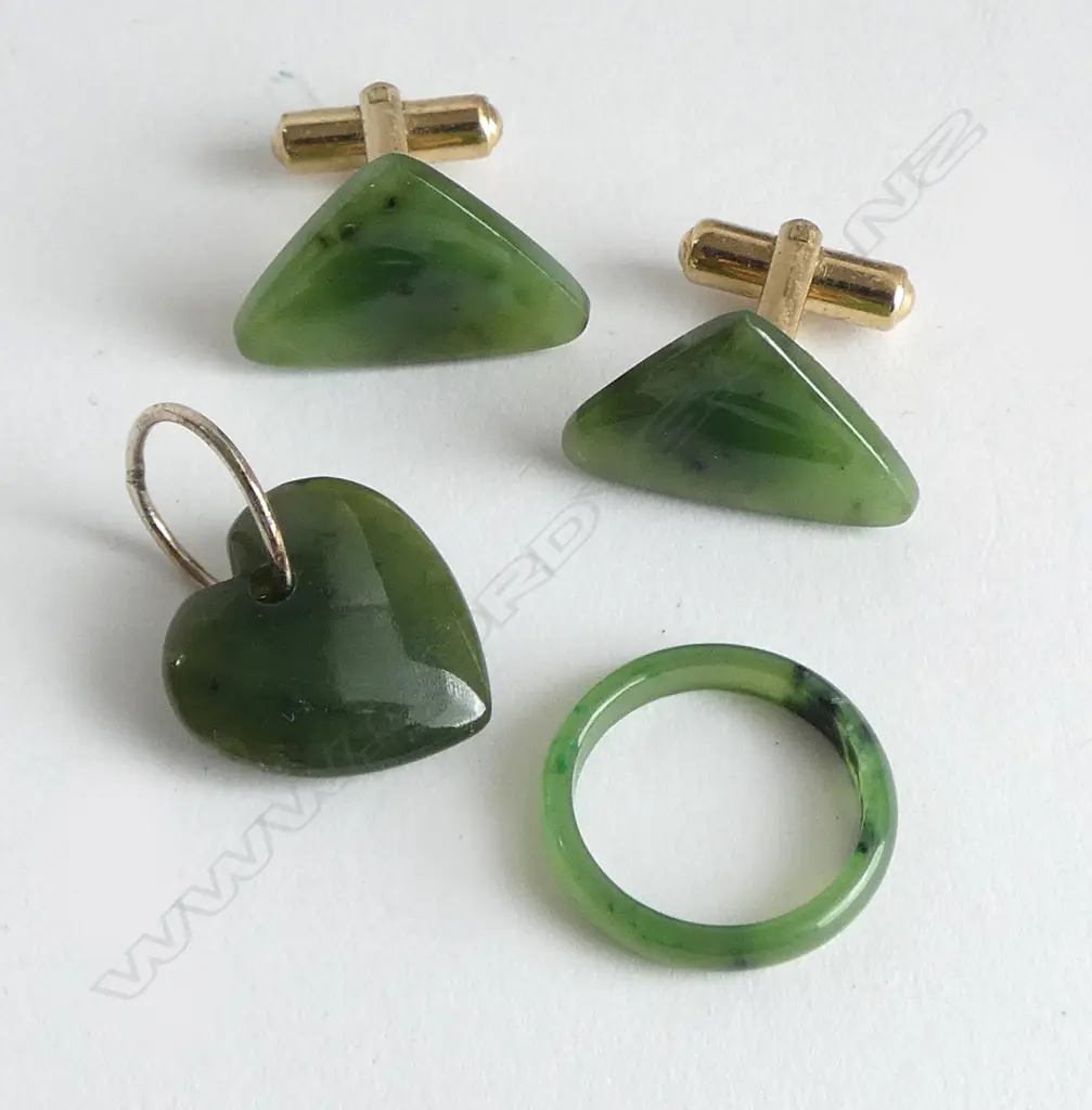POUNAMU HEART PENDANT, CUFFLINKS & RING Image 1++