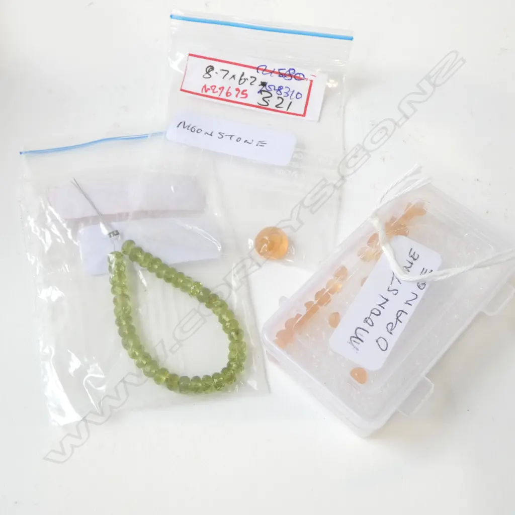 LOSE MOONSTONE CABOCHONS & 38 LOSE FACET CUT PERIDOT 16.34ct Image 1++