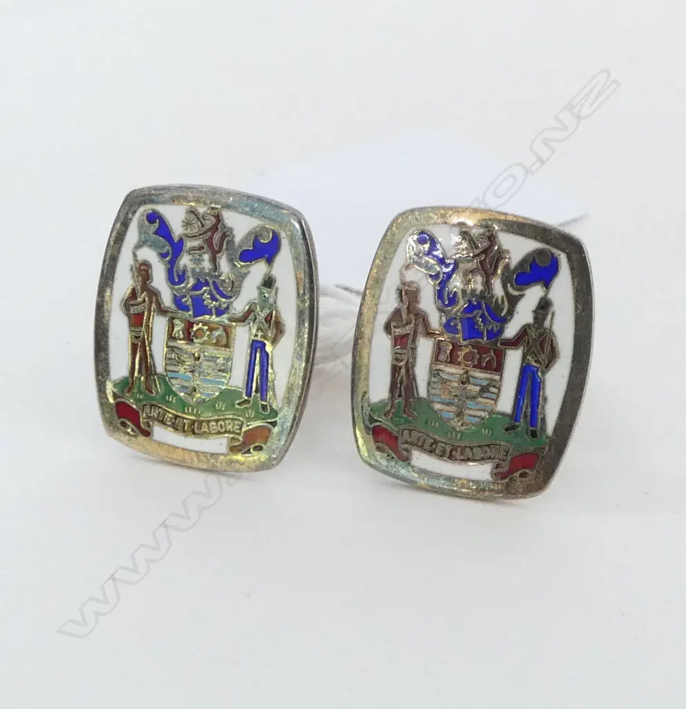 PR VINTAGE SILVER 'PERFECTION' with enamelled ARMORIAL CREST 'ARTE ET LABORE' Image 1++