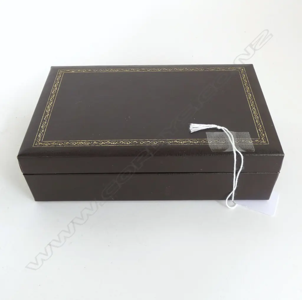 BOX COSTUME JEWELLERY & ANTIQUE SPINNER FOB Image 1++