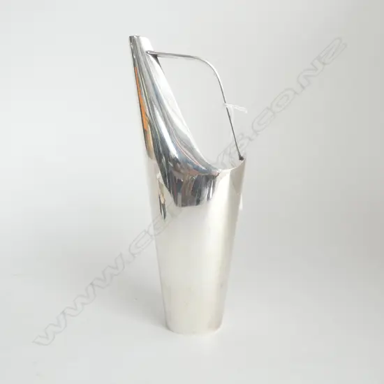 LINO SABATTINI Italian for Christofle silver-plate 'Como' hot water jug with tall spout. c.1960. Stamped Gallia. H.255mm. Note: Sabattini was born in 1927 in Correggio