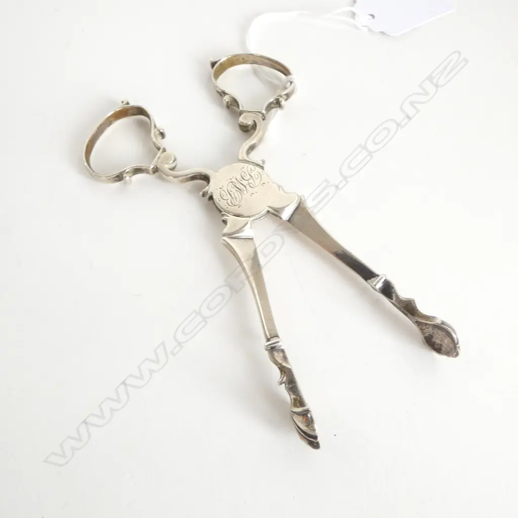 EARLY GEORGE III SILVER PAIR OF SUGAR NIPS 50gms Image 1++