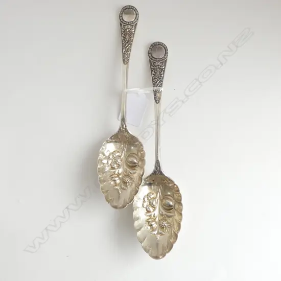 PR EDWARDIAN SILVER BERRY SPOONS London 1903 by William Hutton & Sons Ltd 165gms