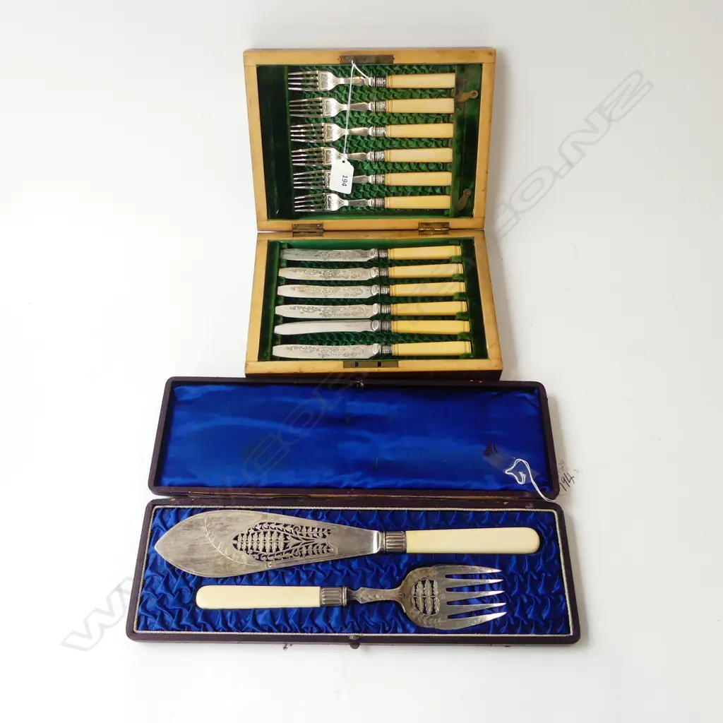 BOXED 6 PLACE FISH SET PROBABLY MAPPIN & WEBB WITH BOXED FISH SERVERS Image 1++