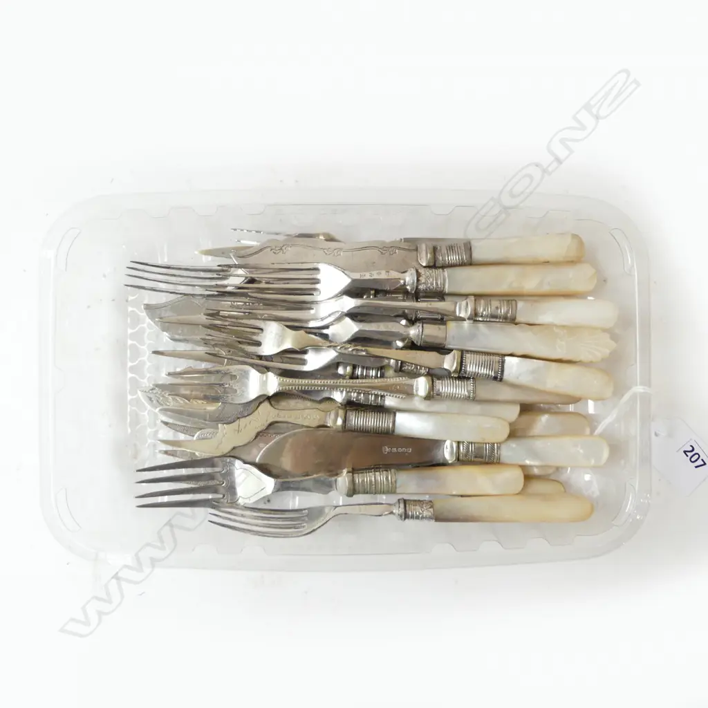 21PCS ANTIQUE MOTHER OF PEARL CUTLERY, PICKLE FORKS, SERVING ITEMS Image 1++