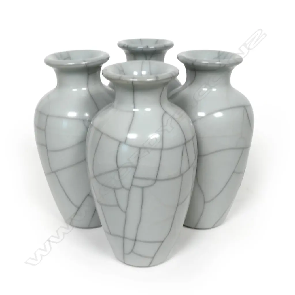 A Chinese Guan-type quatrefoil vase, Image 1++