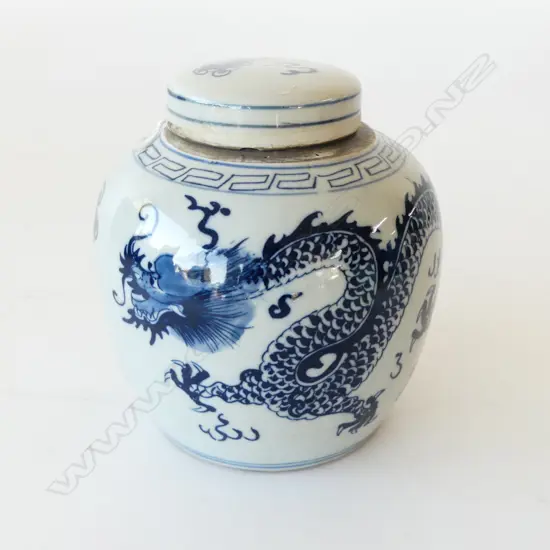 Chinese Blue and white dragon-pattern ginger jar with lid H.150mm small chip