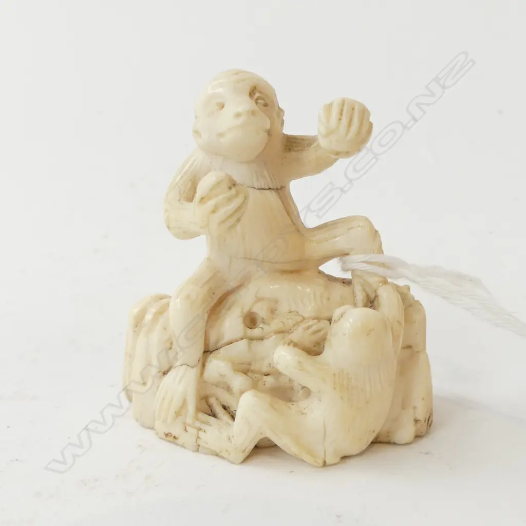 CARVED IVORY MONKEYS PLAYING Image 1++
