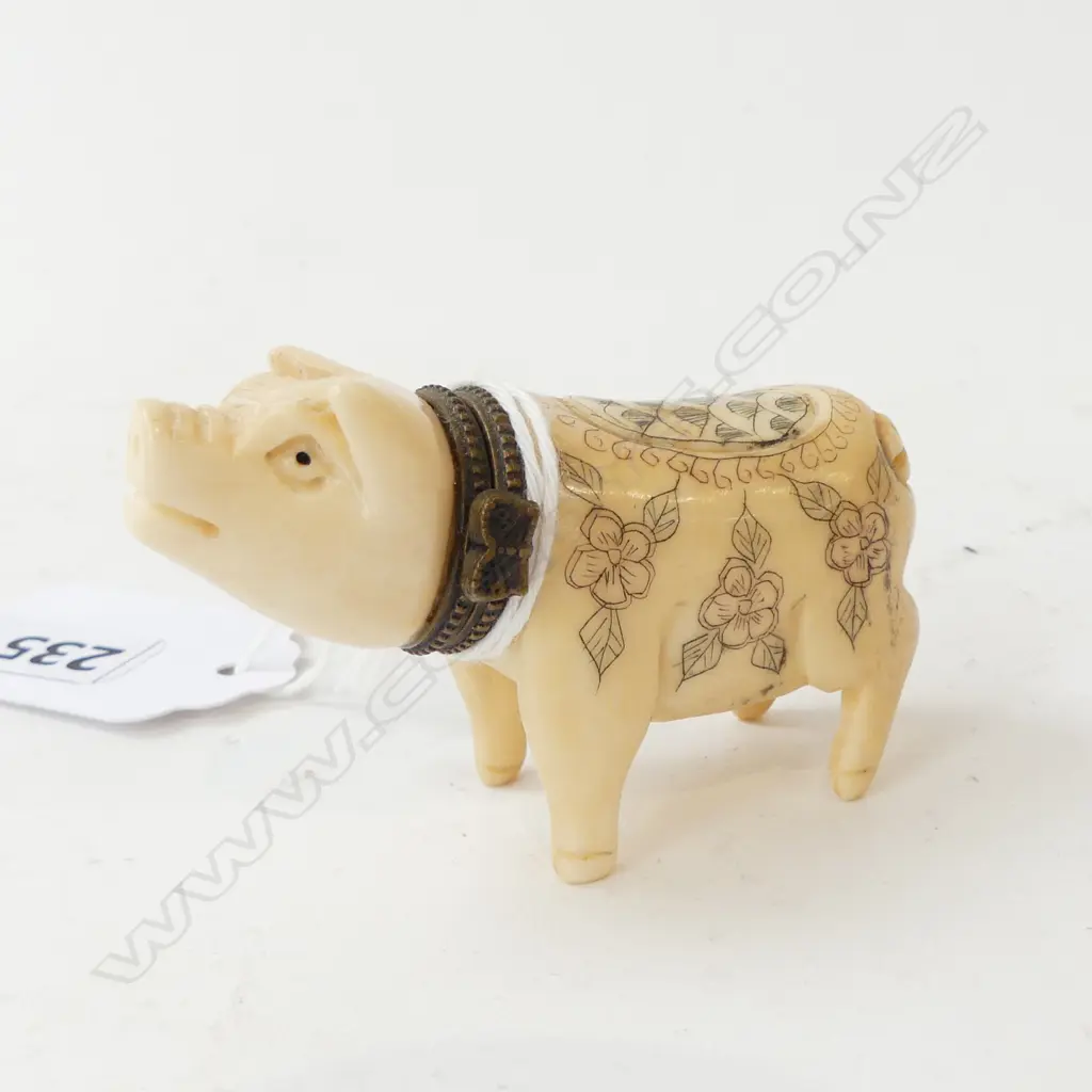 IVORY SCRIMSHAWED PIG w OPENING HEAD  Image 1++