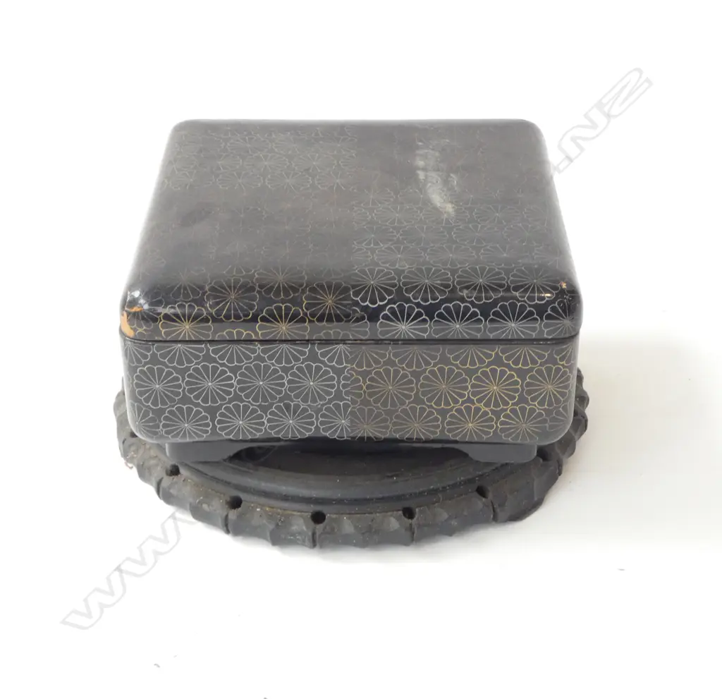 VINTAGE JAPANESE BLACK LACQUER & SILVER MON BOX + CARVED STAND Dia.245mm Image 1++