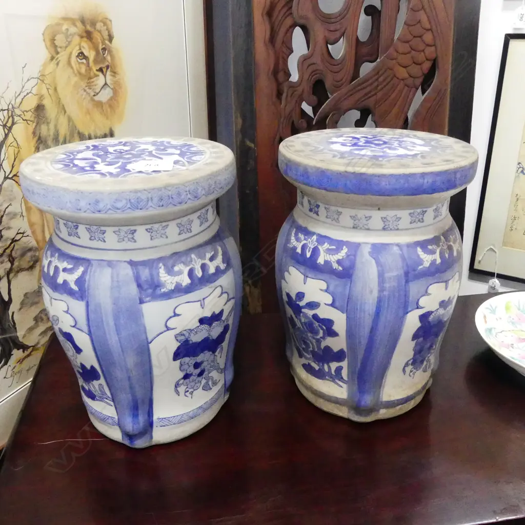 VINTAGE JAPANESE PR blue & white display STANDS H.290mm Image 1++