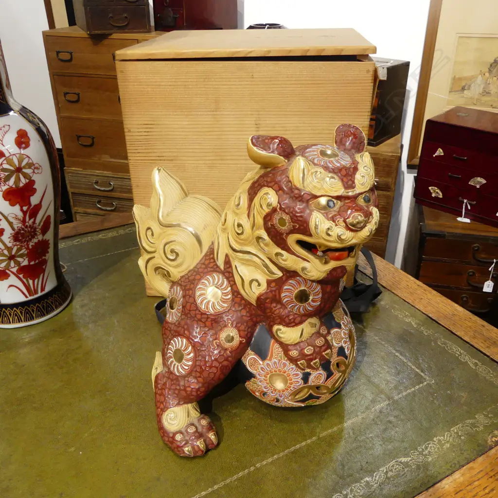 VINTAGE JAPANESE SHISHI FIGURE BRIGHTLY GLAZED POTTERY & GILDED H.245mm BOXED Image 1++