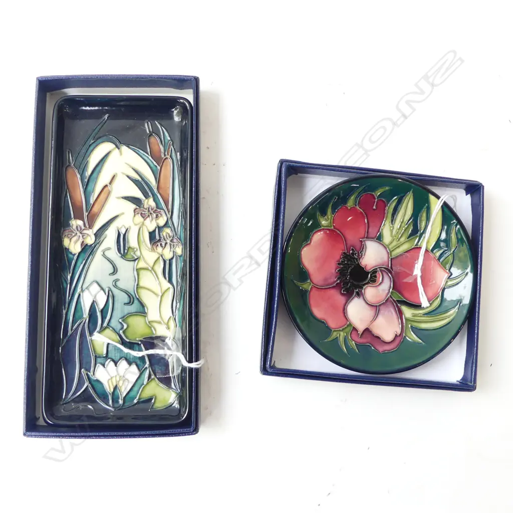 TWO MOORCROFT DISHES; ROUND 'ANEMONE' DISH c 2002 dia.115mm & 'LAMIA' TRAY 1997 200 x 80mm Image 1++