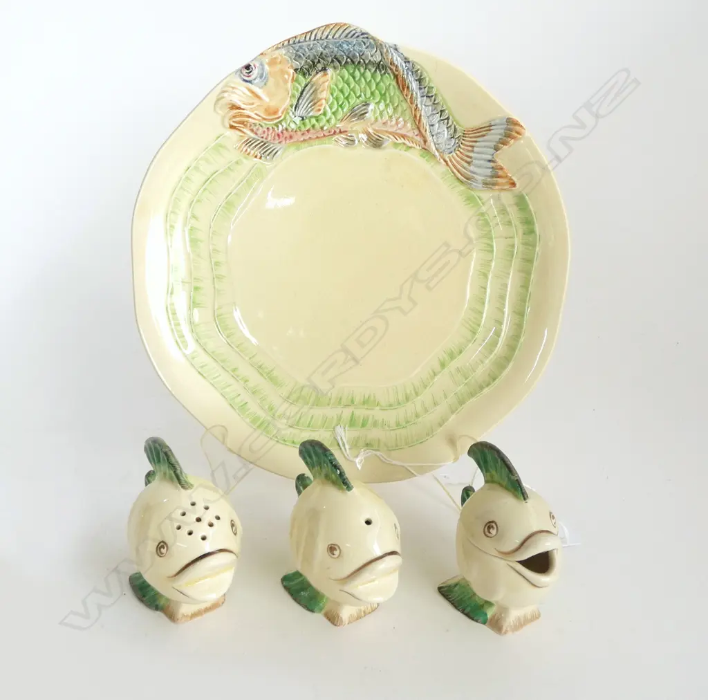 CLARICE CLIFF FISH PLATE Dia.22mm & 3 FISH CONDIMENTS Image 1++