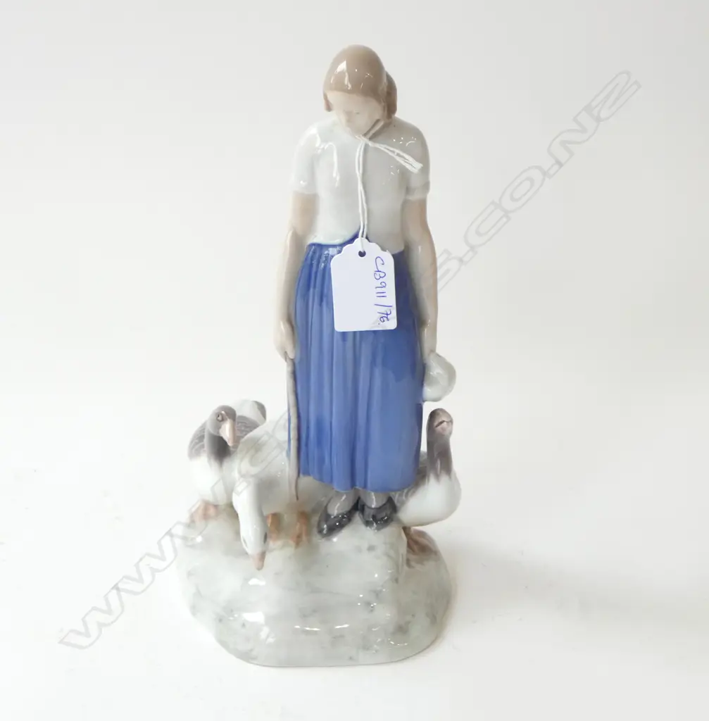 B&G DENMARK WOMAN w. GEESE FIGURINE H.250mm Image 1++