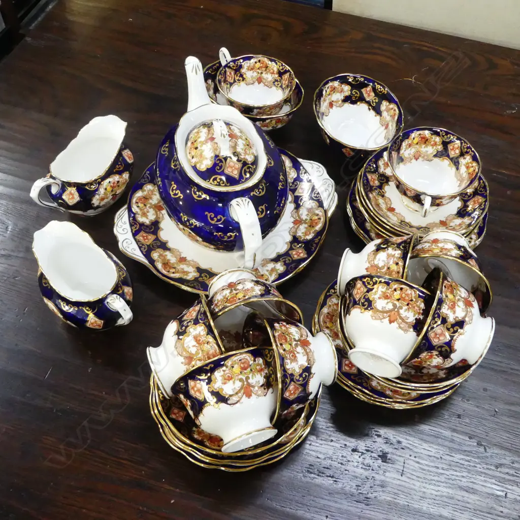 ROYAL ALBERT 'DERBY' TEA SET Image 1++