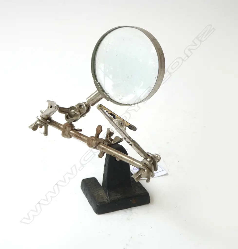 FLY TYING CLAMP HOLDING TOOL w. MAGNIFYING LENS Image 1++