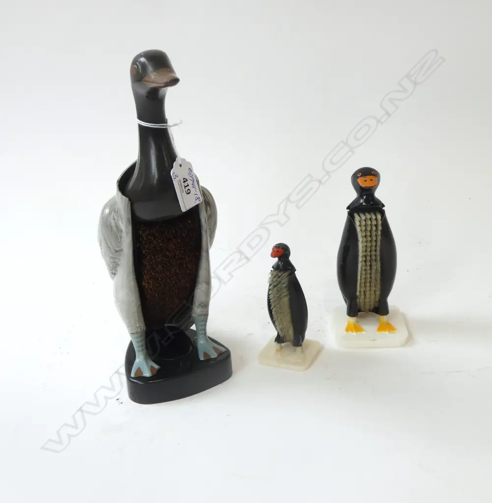 3 VINTAGE PLASTIC GRADUATING STANDING BIRD CLOTHES BRUSHES. tallest 275mm Image 1++