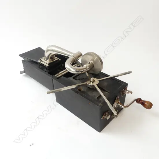 INTERESTING EARLY 'PETER PAN' MINIATURE GRAMAPHONE 115X180X150mm