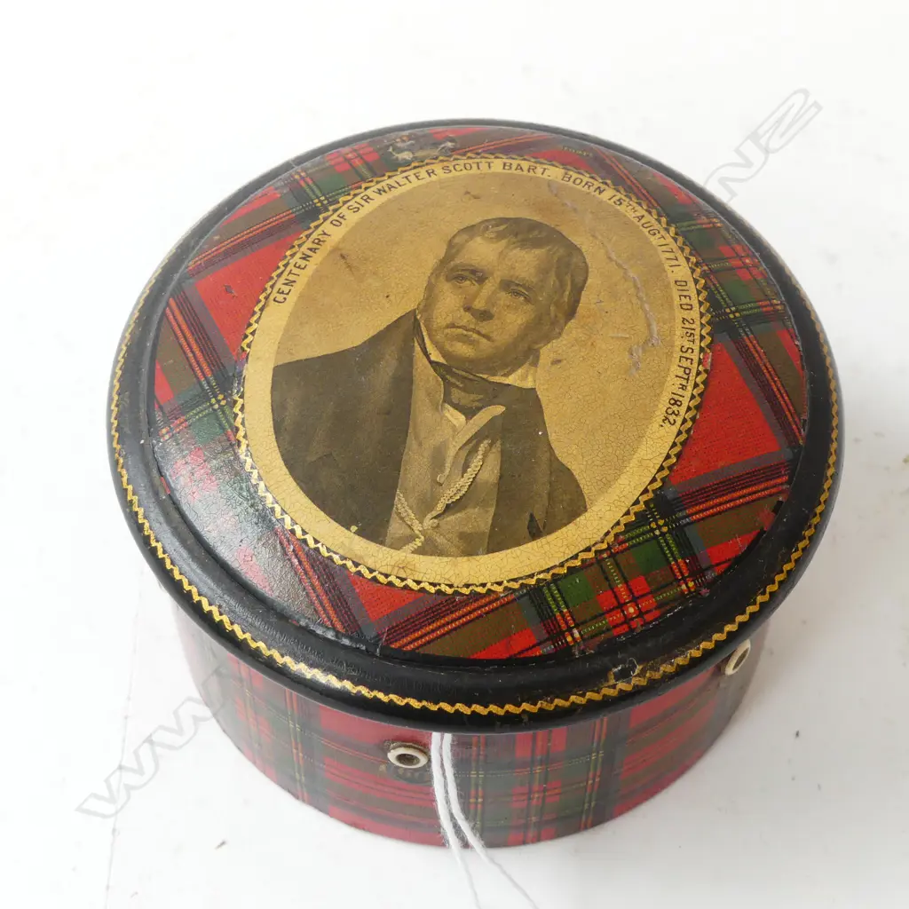 SIR WALTER SCOTT TARTAN WAR THREAD BOX Dia.100mm Image 1++