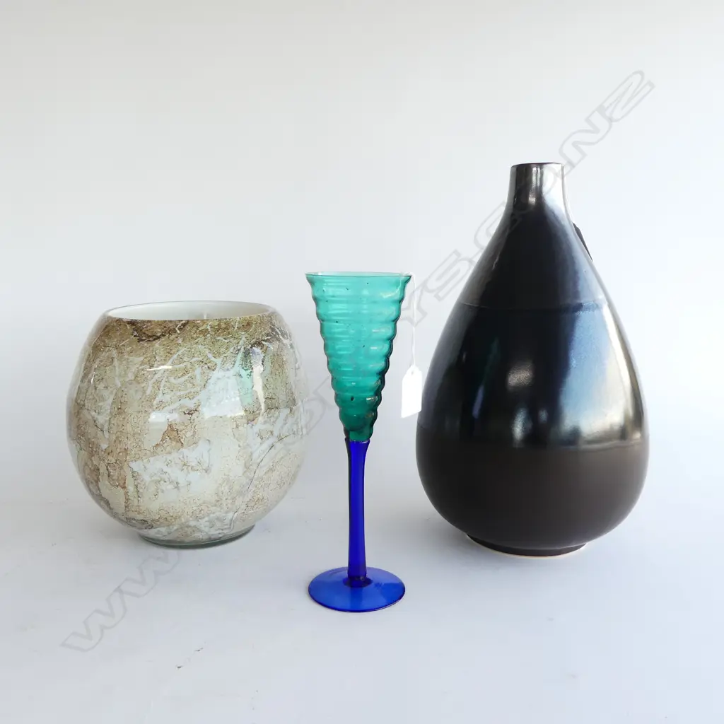 2 VASES & 1 BLUE WINE GLASS H.230mm Image 1++