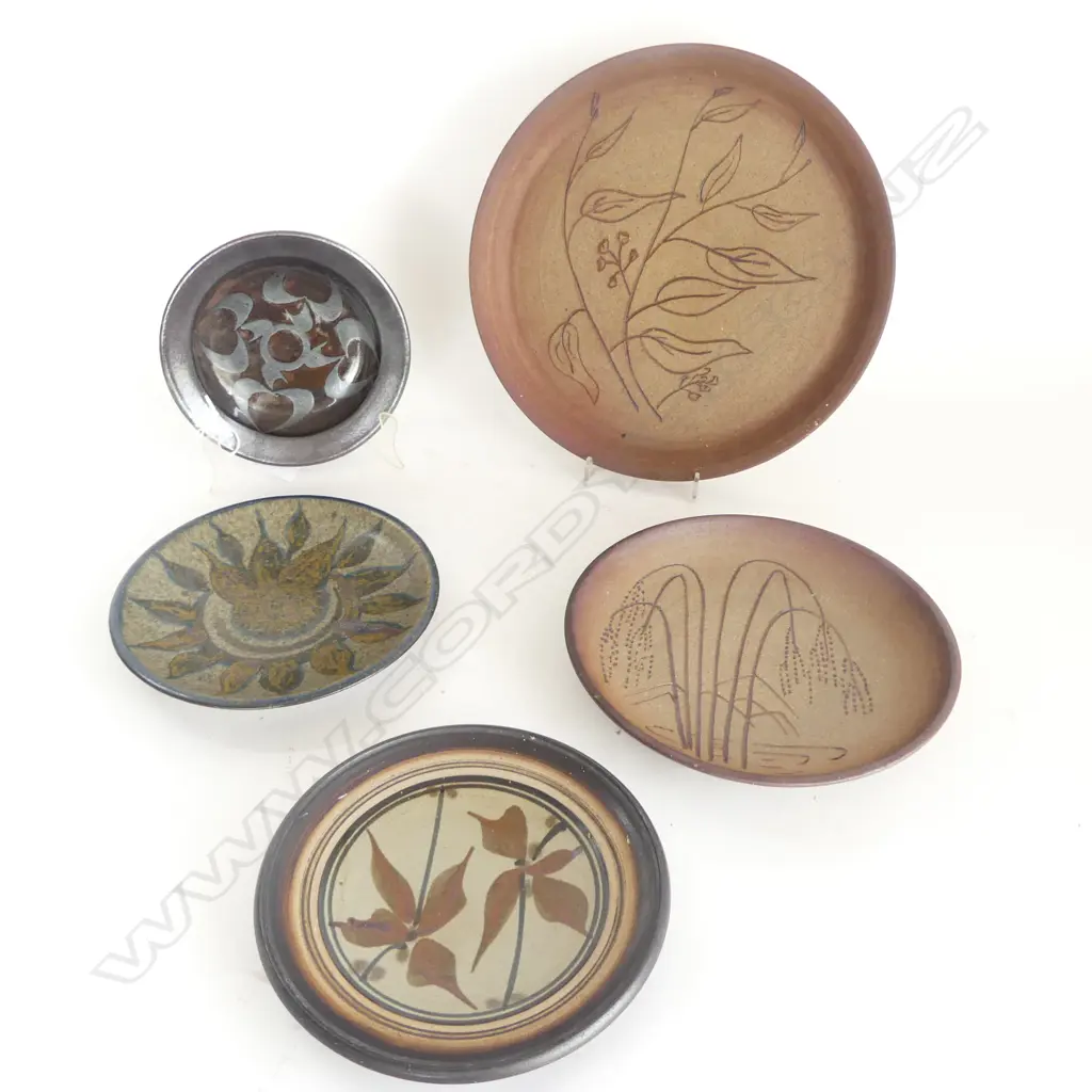 5 NZ STUDIO POTTERY PLATES Image 1++