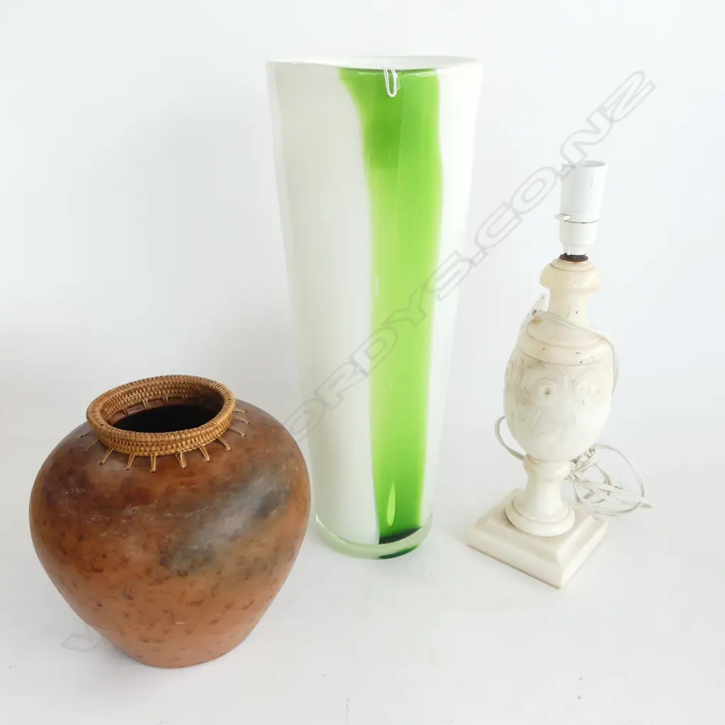 3 PCES; GLASS VASE H.460mm, ONYX LAMP BASE, CLAY VASE Image 1++