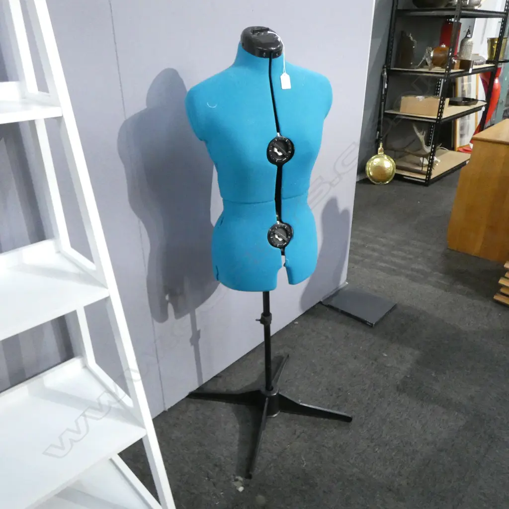 ADJUSTABLE DRESS MAKERS MANNEQUIN Image 1++