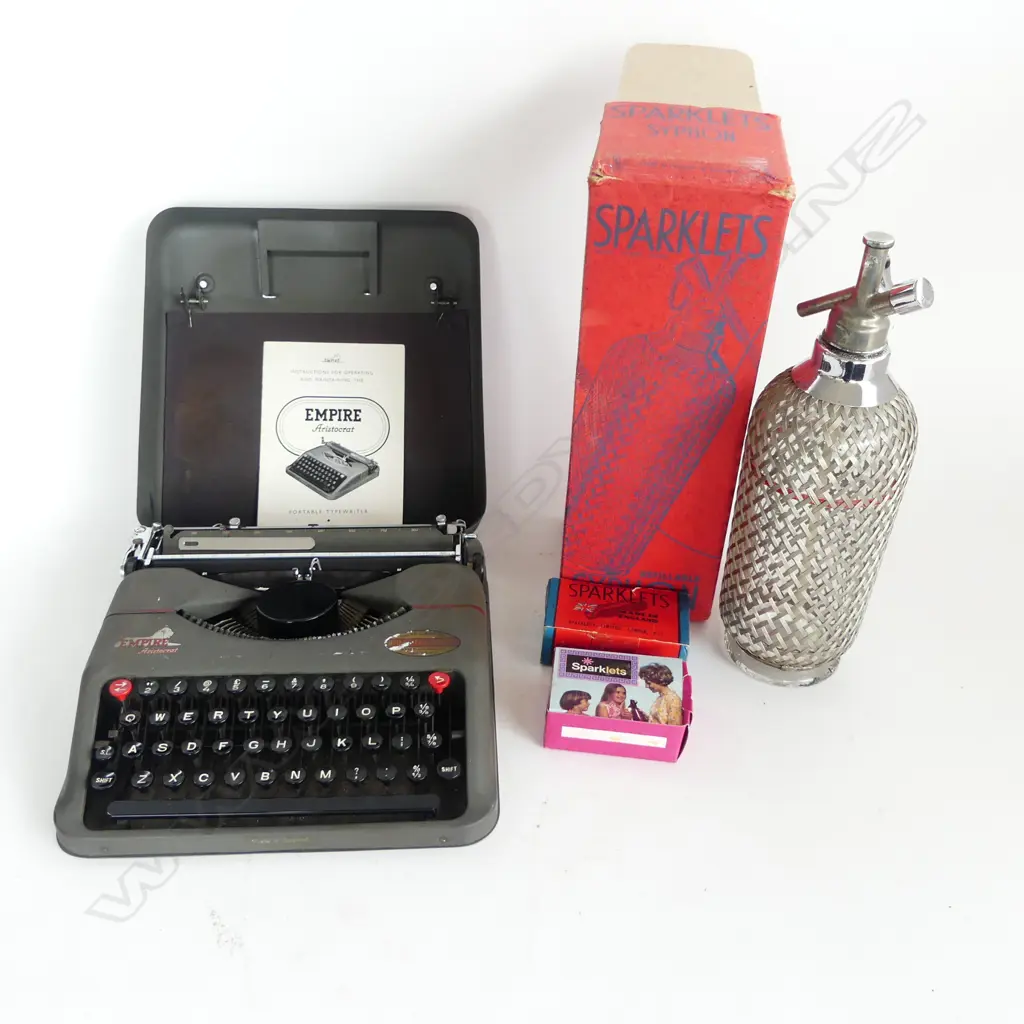 EMPIRE 'ARISTOCRAT' TYPEWRITER W.290mm + 'SPARKLETS' SYPHON in orig. box Image 1++